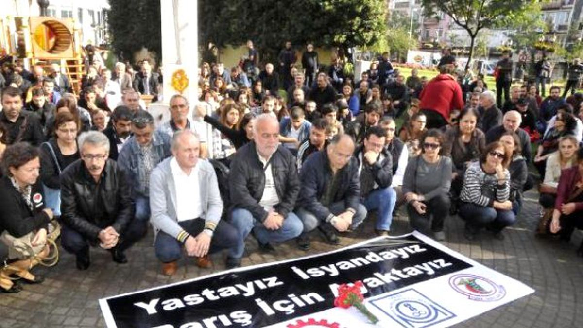 İzmit\'te, Bombalı Saldırıyı Protesto Ettiler