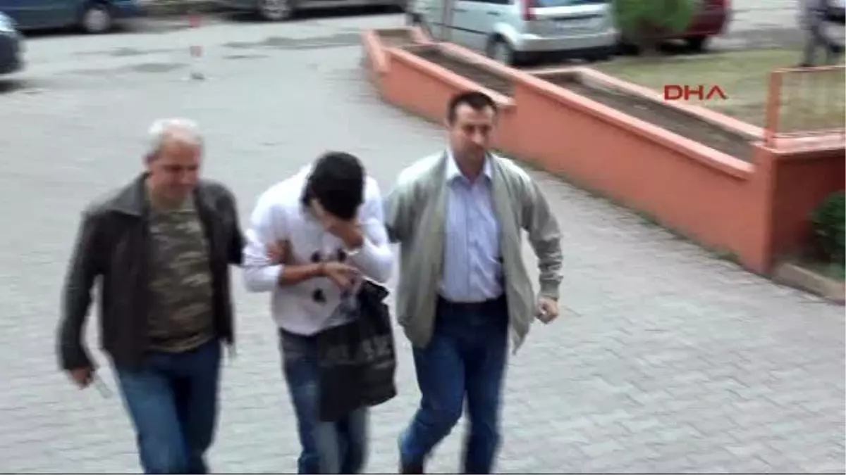 Karabük\'te 20 Yaşındaki Genç \'Teşhircilikten\' Gözaltına Alındı