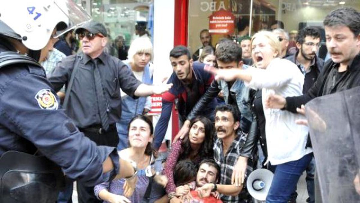 Kocaeli Üniversitesi Öğrencilerinden Ankara\'daki Patlamaya Protesto (2)