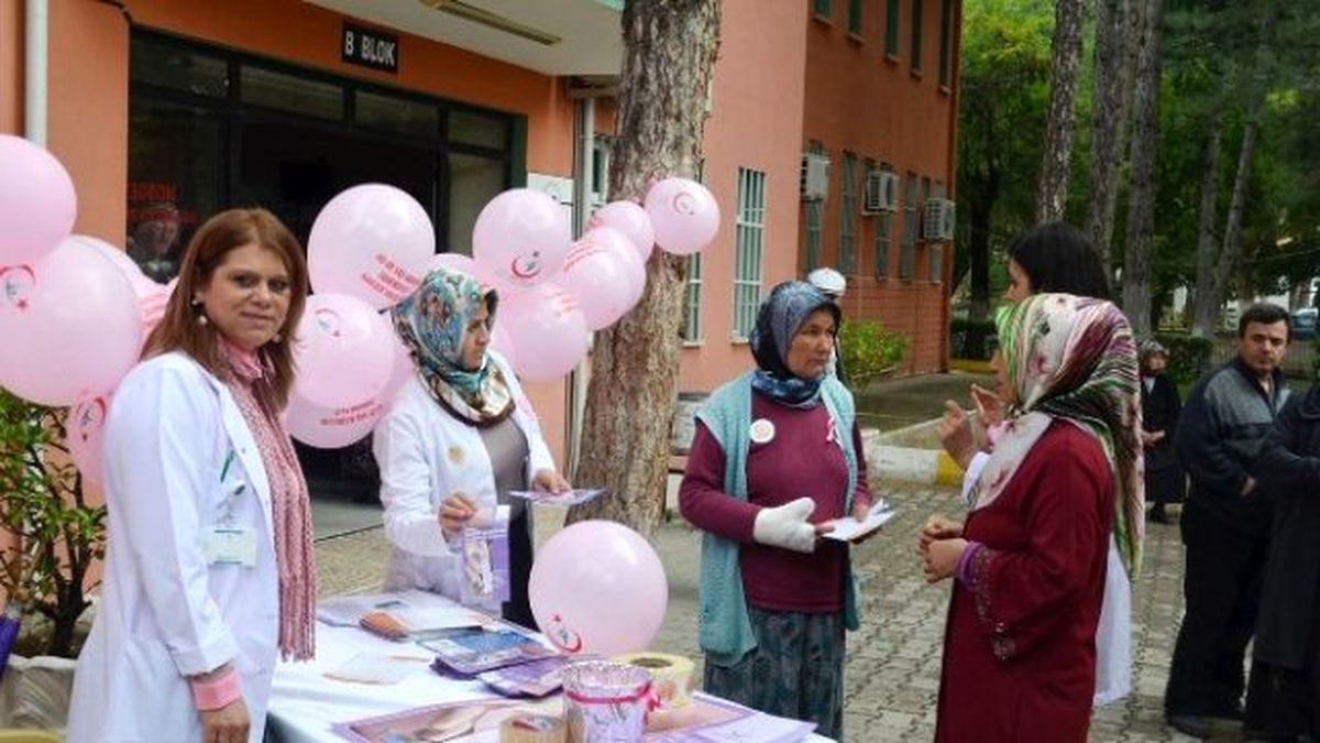 Kula\'da Emzirme Haftası Nedeniyle Stant Açıldı