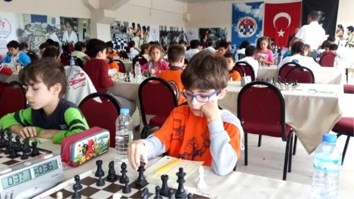 Manisa\'da Satranç Turnuvası