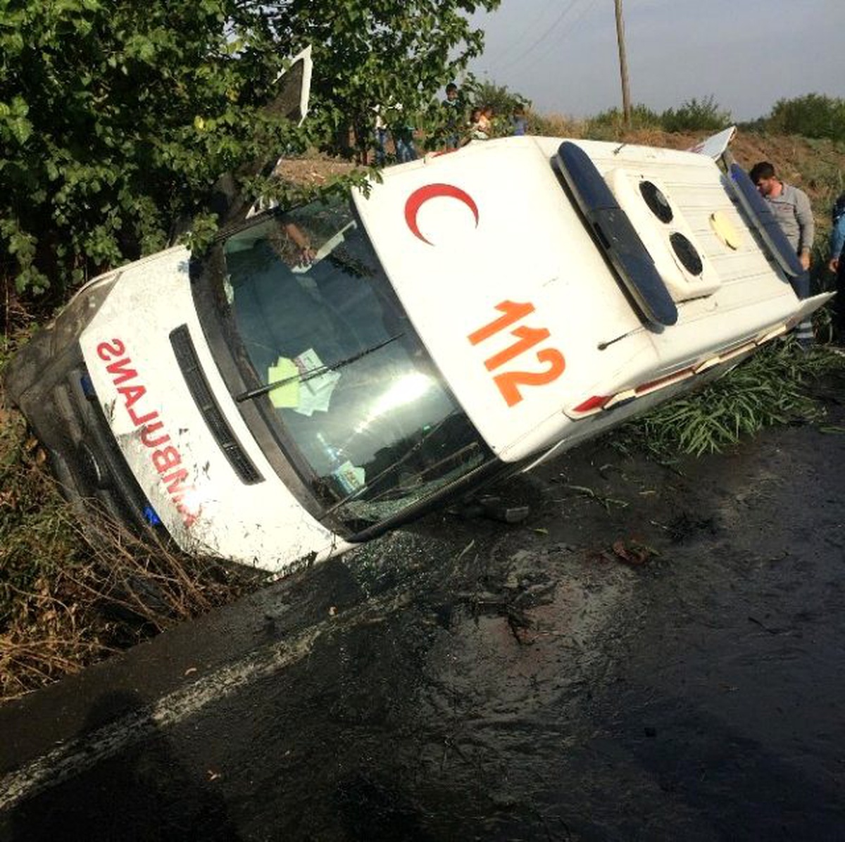 Mardin\'den Diyarbakır\'a Hasta Getiren Ambulans Kaza Yaptı