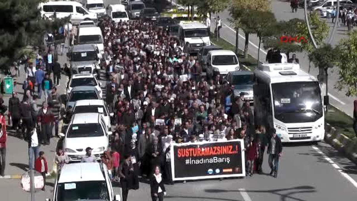 Muş\'ta Slogan Atan Göstericilere Polis Su Sıktı