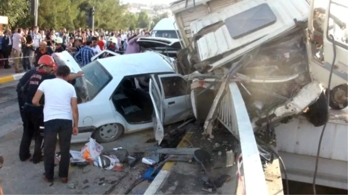 Şanlıurfa\'da Zincirleme Trafik Kazası: 16 Yaralı