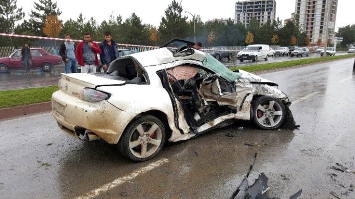 Sivas\'ta Zincirleme Trafik Kazası: 2 Yaralı