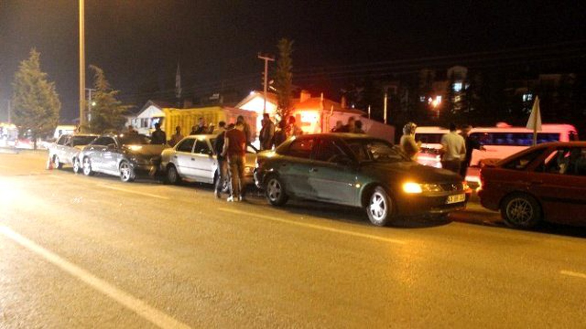Tavşanlı\'da 9 Aracın Karıştığı Zincirleme Trafik Kazası