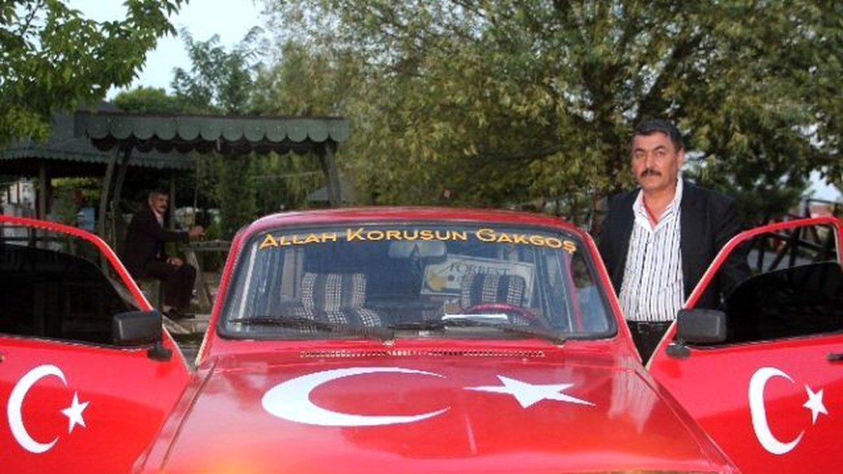 Türk Bayrağı Sevdasını Otomobiline Yansıttı