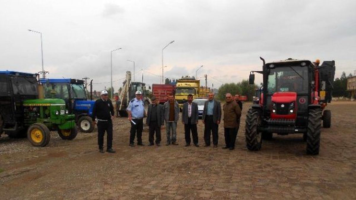 Yıldızeli\'nde Traktör Sürücüleri Uyarıldı