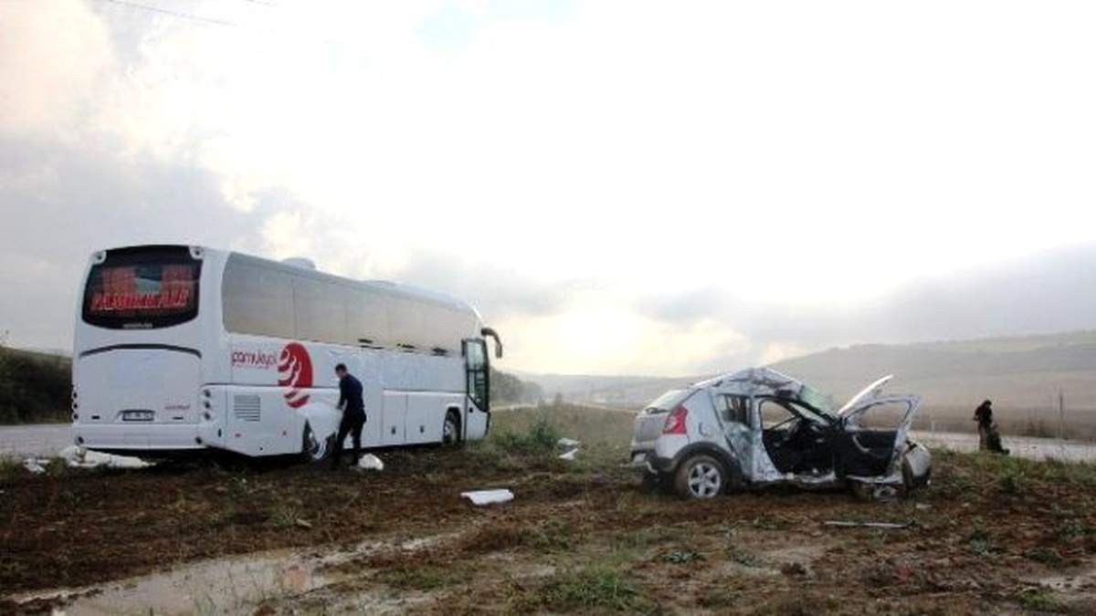 Yolcu Otobüsü Otomobille Çarpıştı: 1 Ölü