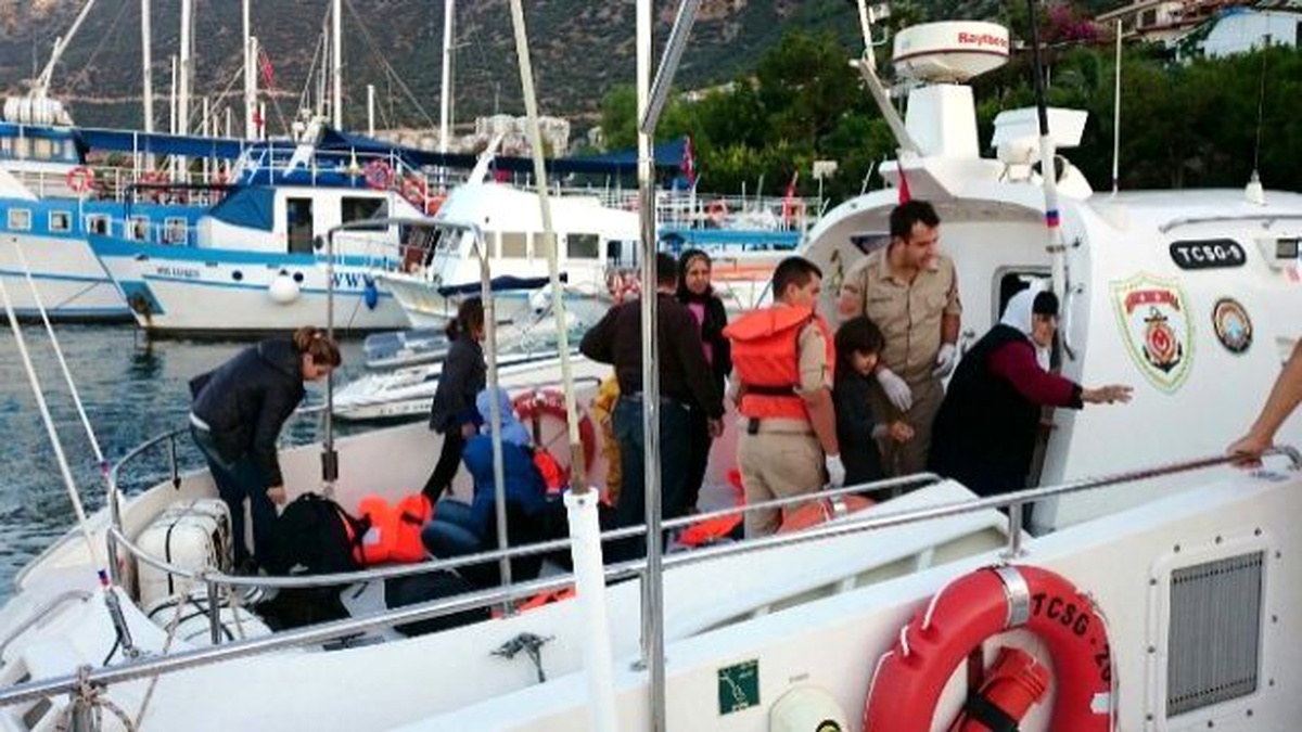 Yunanistan\'a Geçmek İsteyen 11 Suriyeli Göçmen Yakalandı