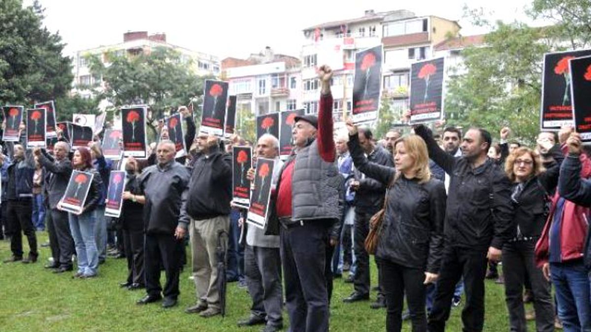 Ankara\'daki Katliam İzmit\'te Protesto Edildi