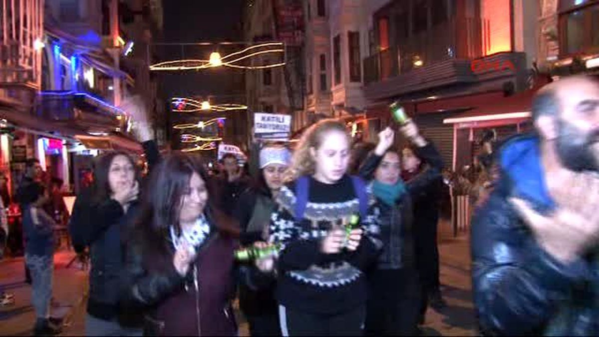 Beyoğlu\'nda Tencereli, Tavalı, Düdüklü Eylem...