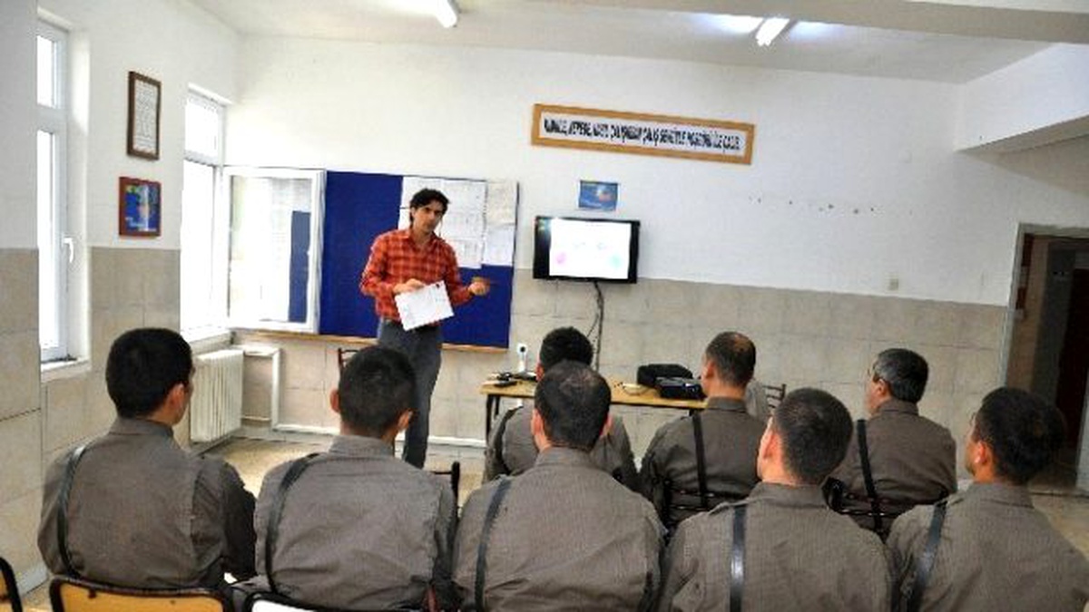 Bilecik\'te Jandarmaya Biyokaçakçılık ve Kaçak Avcılık Semineri Verildi
