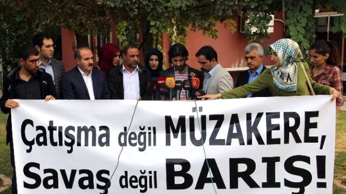 Diyarbakır\'da 14 Stk\'dan Barış Çağrısı
