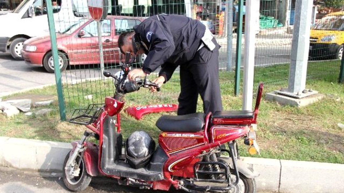 Elektrikli Bisikletler Çarpıştı: 3 Yaralı