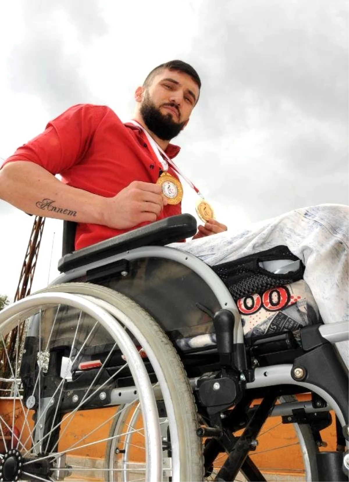 Engelli Genç, Bilek Güreşinden Sonra Halterde de Şampiyon Oldu