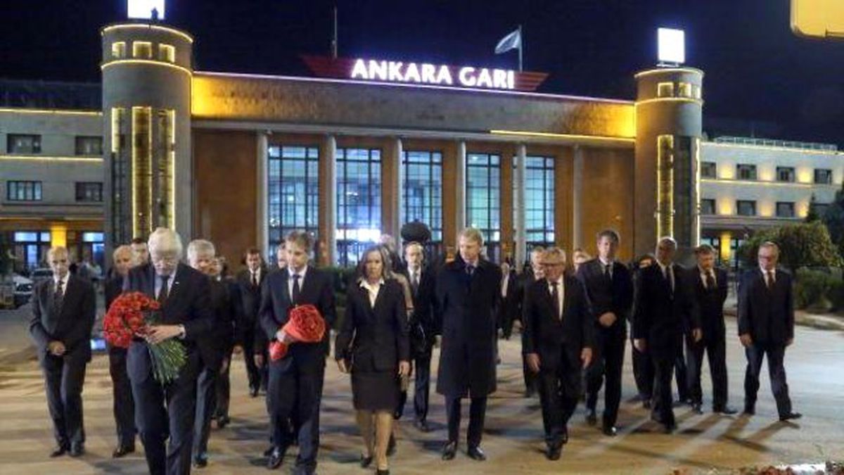 Eu Ambassadors Leave Red Cloves At Bomb-struck Ankara Train Station