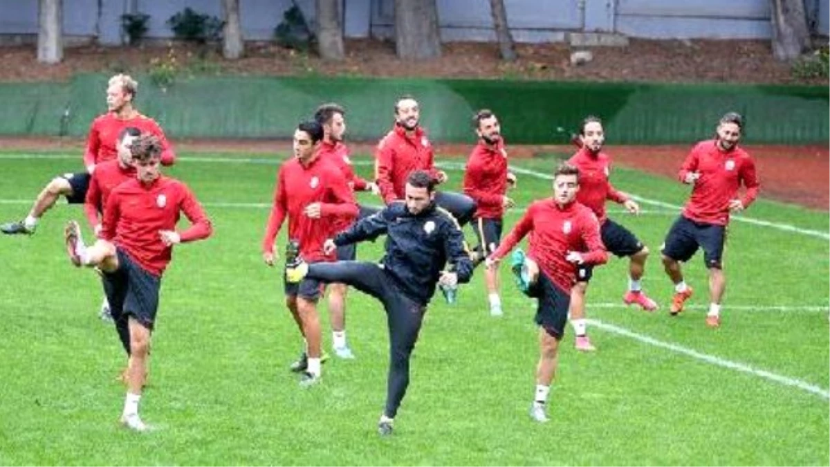 Galatasaray\'da Podolski Takımla Birlikte Çalışmalara Başladı