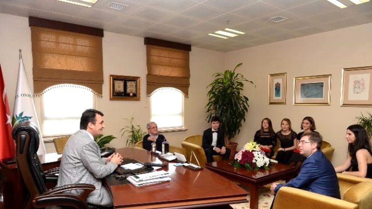 Genç Starlardan Başkan Dündar\'a Ziyaret