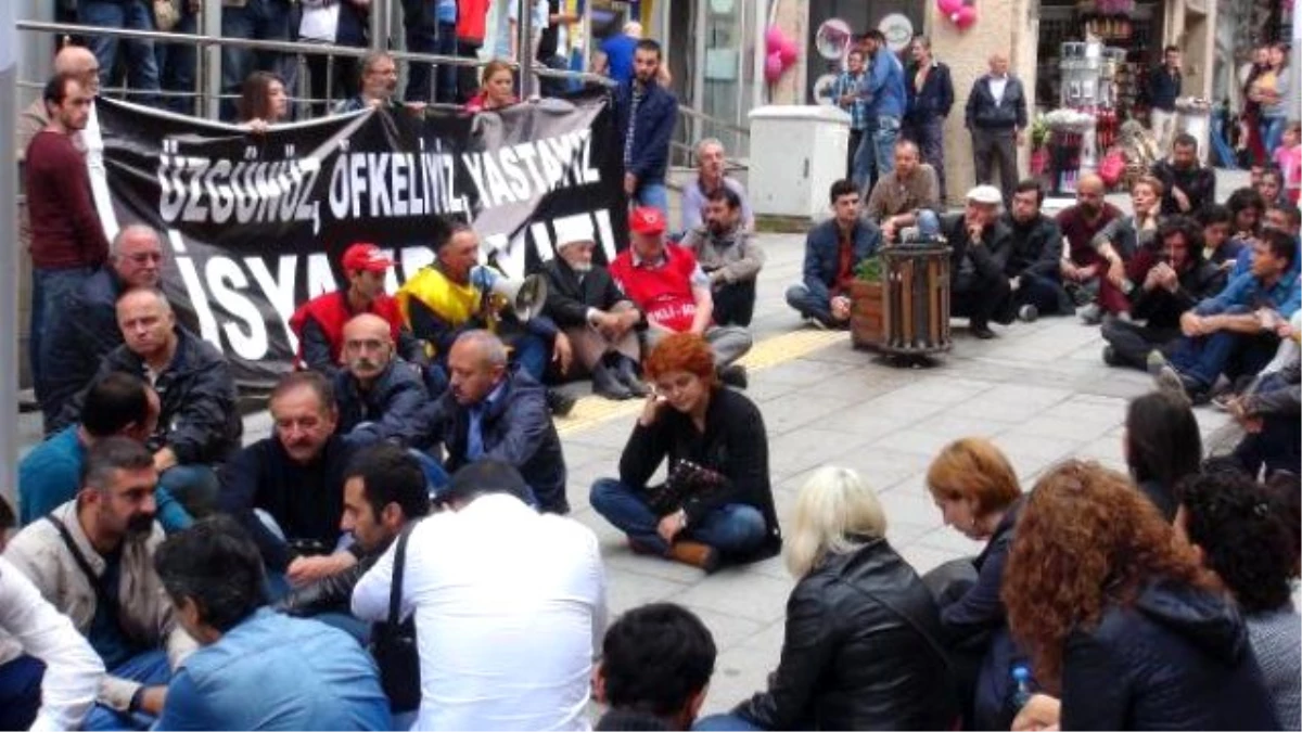 Giresun\'da Ankara Saldırısını Oturarak Protesto Ettiler