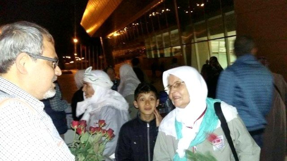 Gurbetçi Hacılar Gül ile Karşılandı