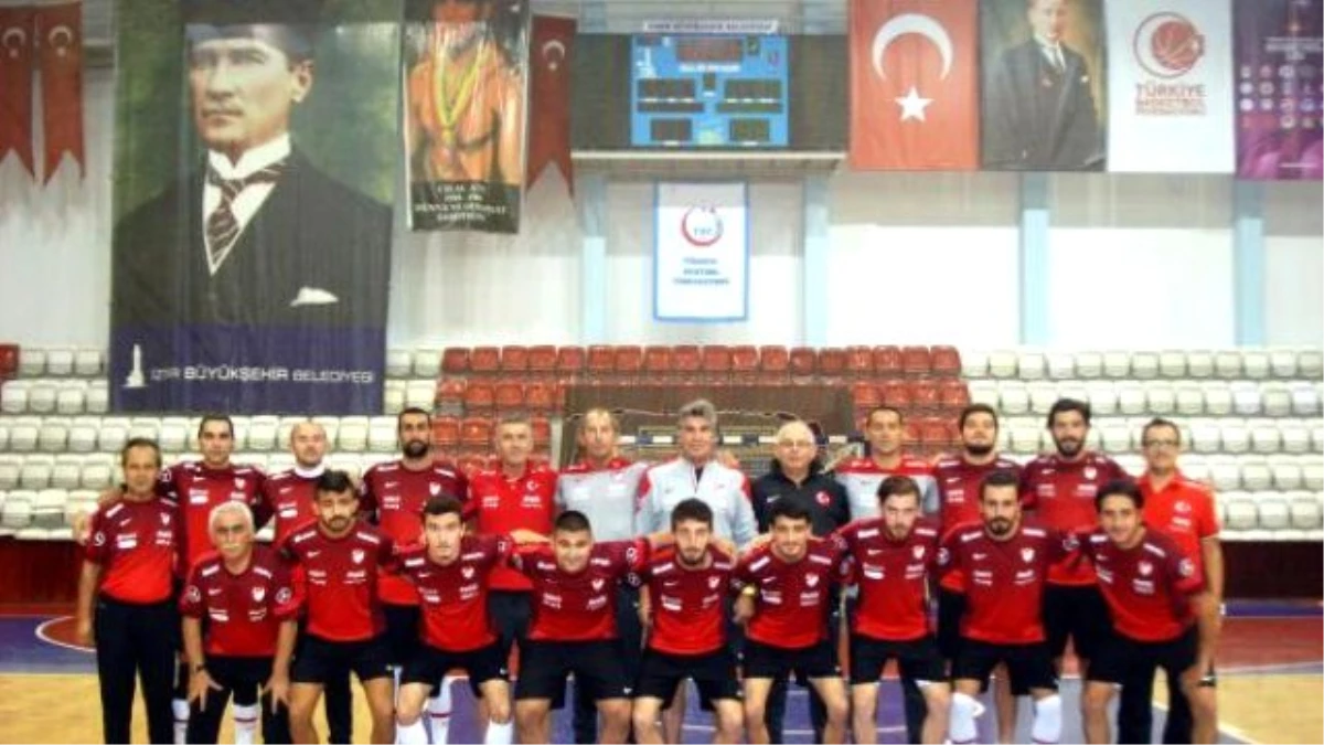 İzmir\'de Futsal Heyecanı