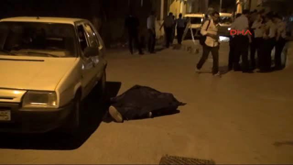 İzmir - Eşiyle Tartıştı, Barıştırmaya Gelen Bacanağını Vurdu