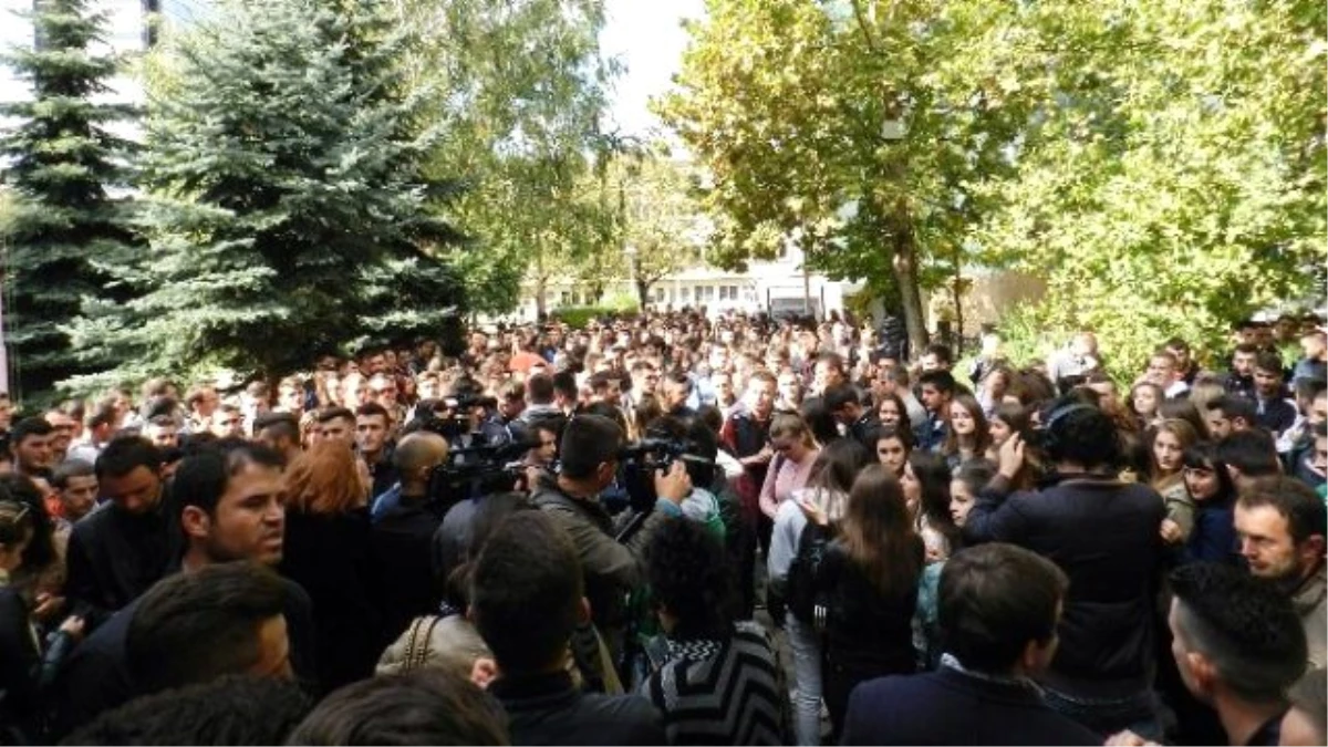 Kosova\'da Öğrenci Protestoları Durmuyor