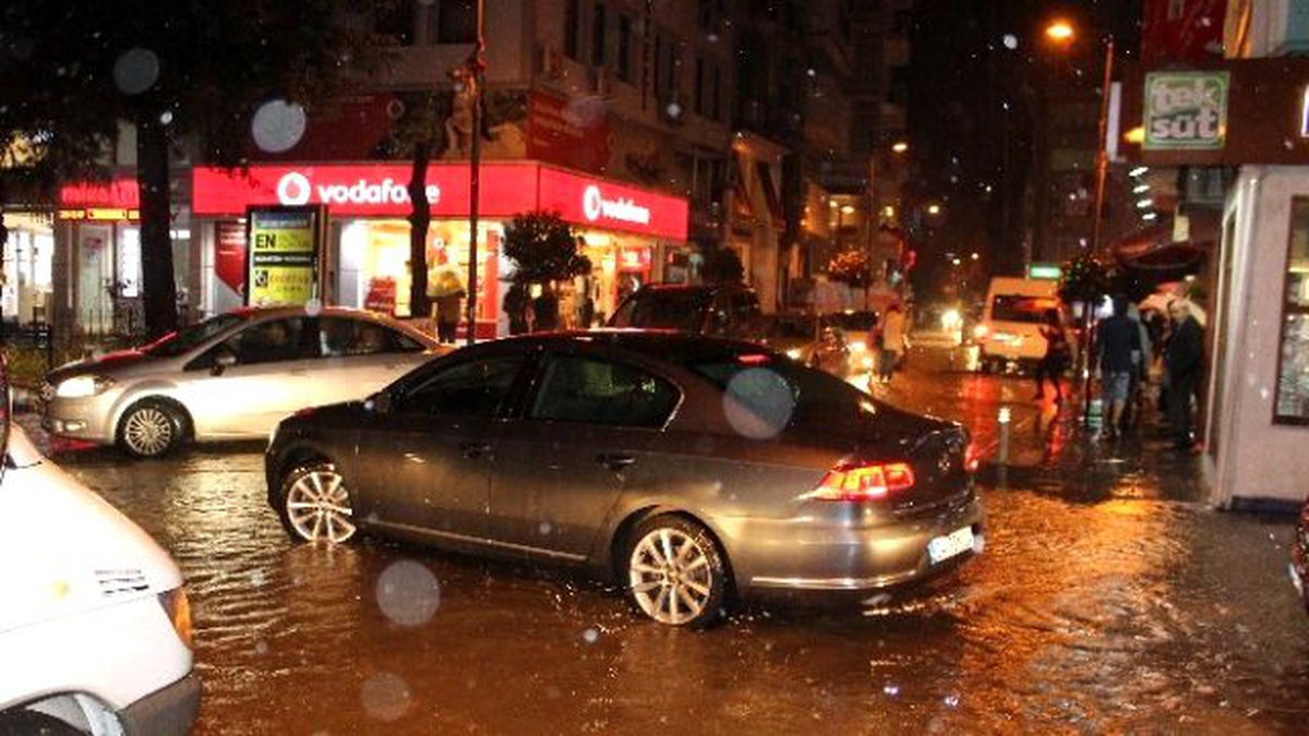 Ordu\'da Yağmur Hayatı Felç Etti