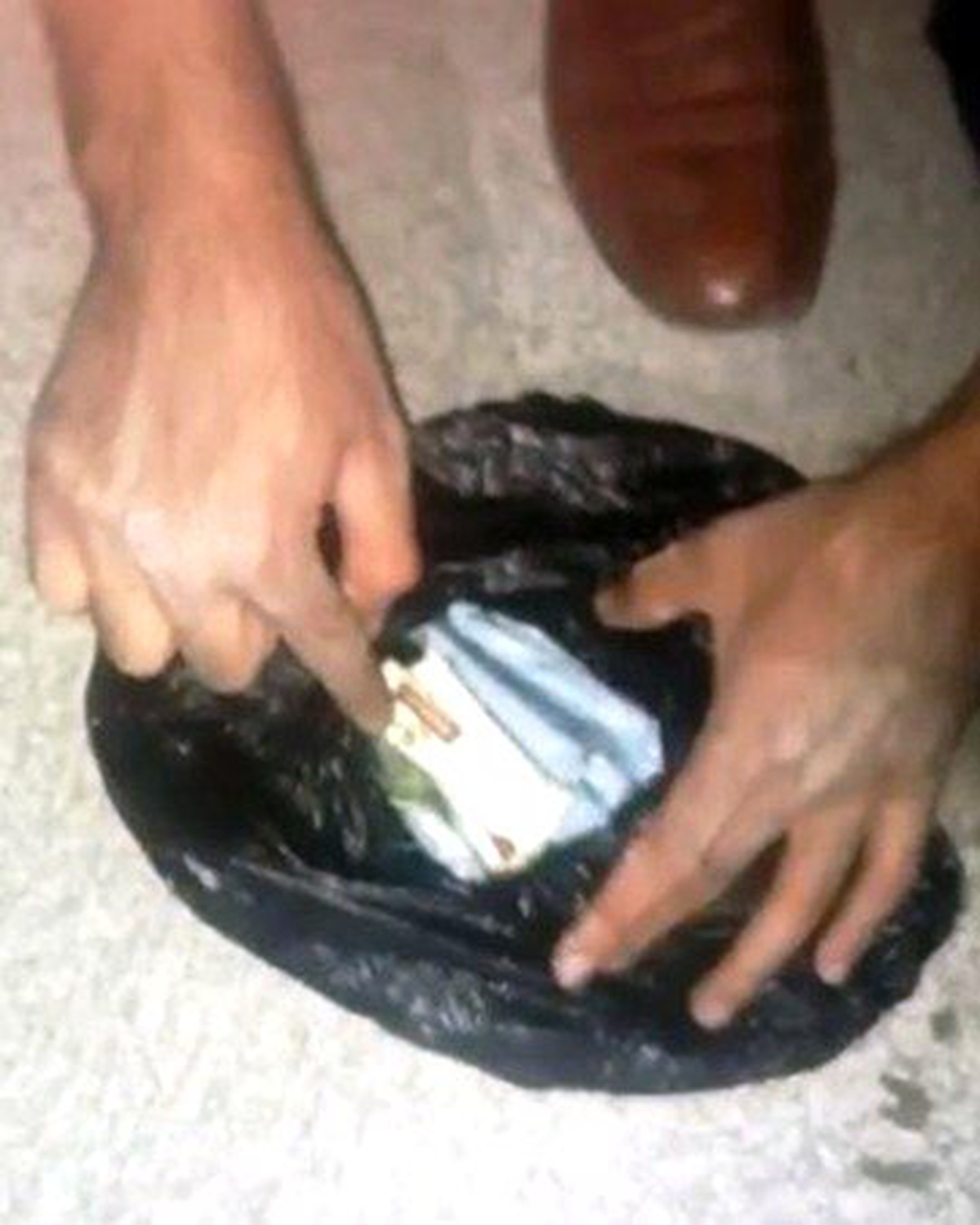 Otomobildeki Esrar Partisine Polis Baskını