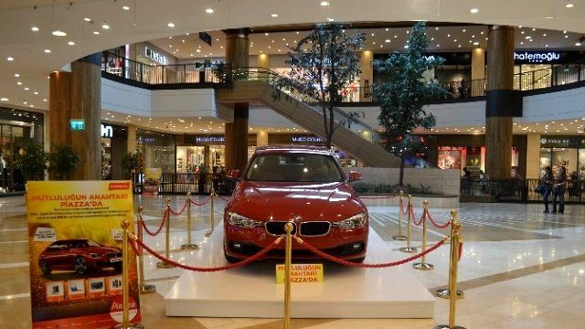 Piazza Yeni Yılda Yine Ayakları Yerden Kesecek