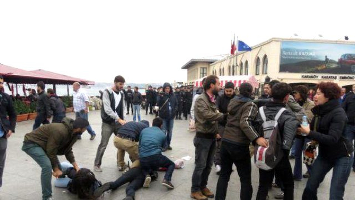 Video) Police Fiercely Detains Group On Way To March Against Ankara Massacre