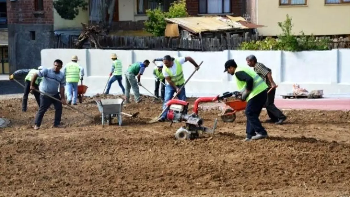 Yeşilyurt Belediyesi, 45 Park Çalışması Gerçekleştirdi