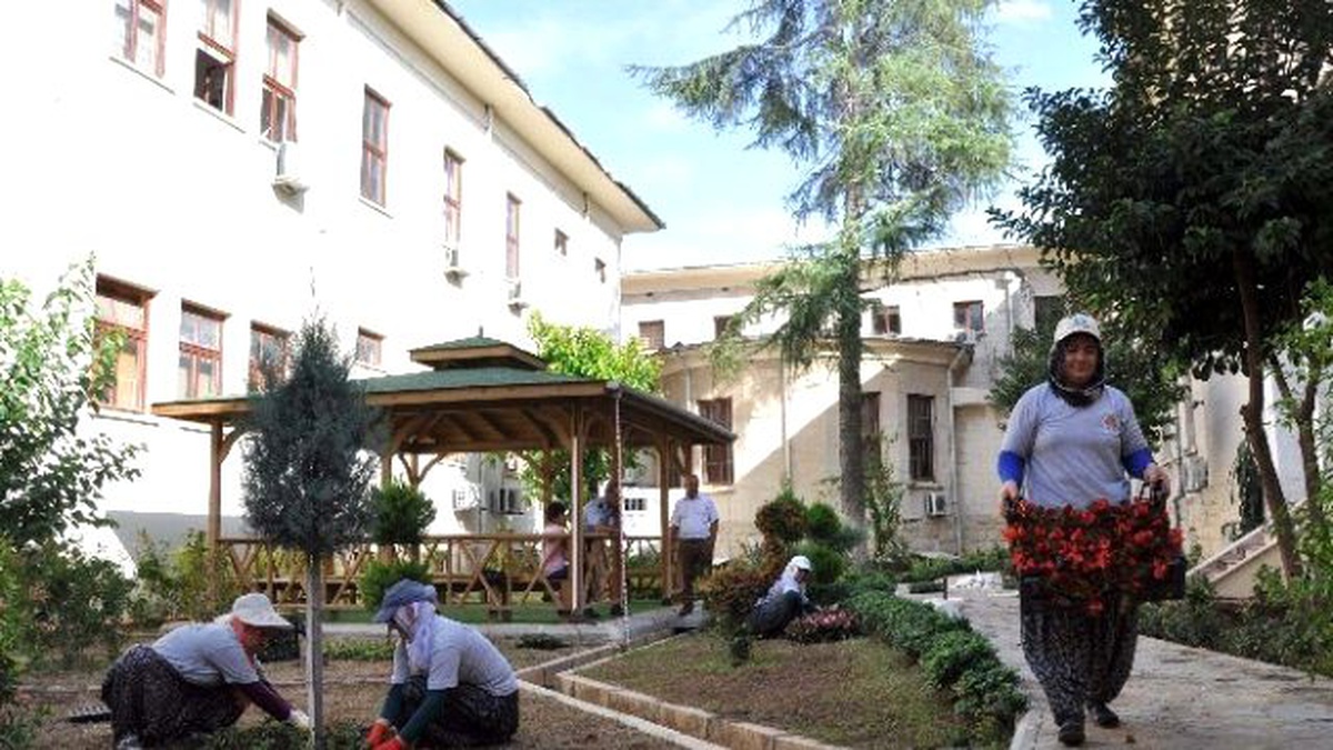 Adana Adliyesi Kadınların Ellerinde Güzelleşiyor