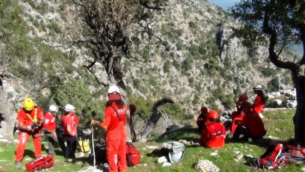 Akut 1300 Metrede Keçi Kurtardı