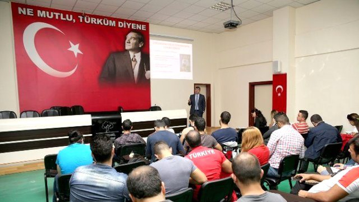 Antrenörler Şehitkamil\'de Eğitiliyor