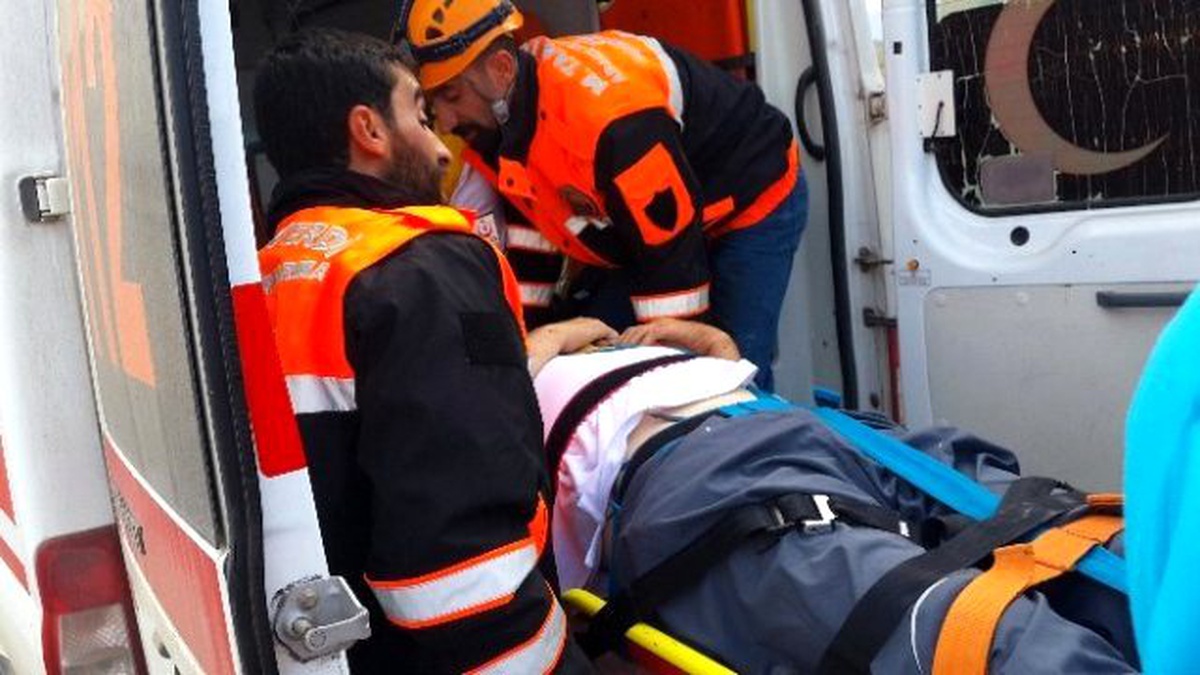 Aşırı Hız Yapan Tır Sürücüsü Ölümden Döndü