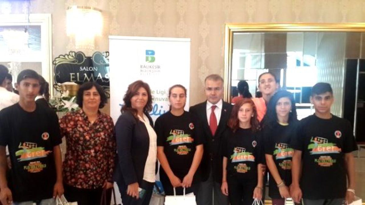 Burhaniyeli Sporcular Balıkesir\'de Ödüllendirildi