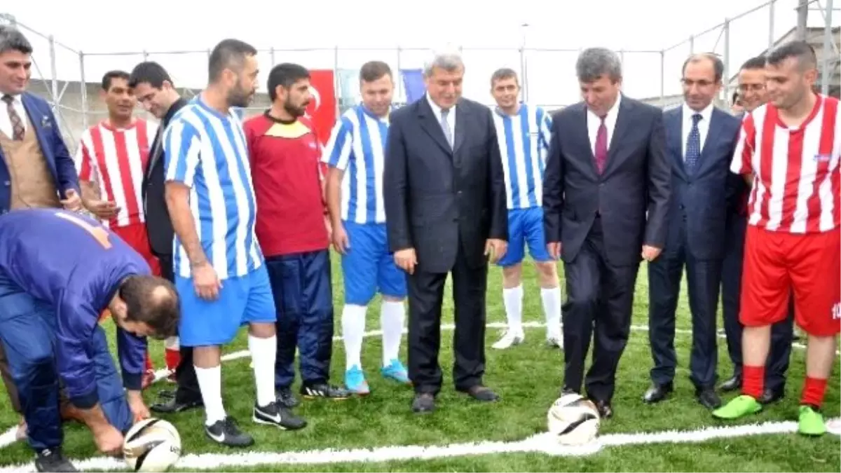 Büyükşehir Kandıra Cezaevine Halı Saha Yaptı