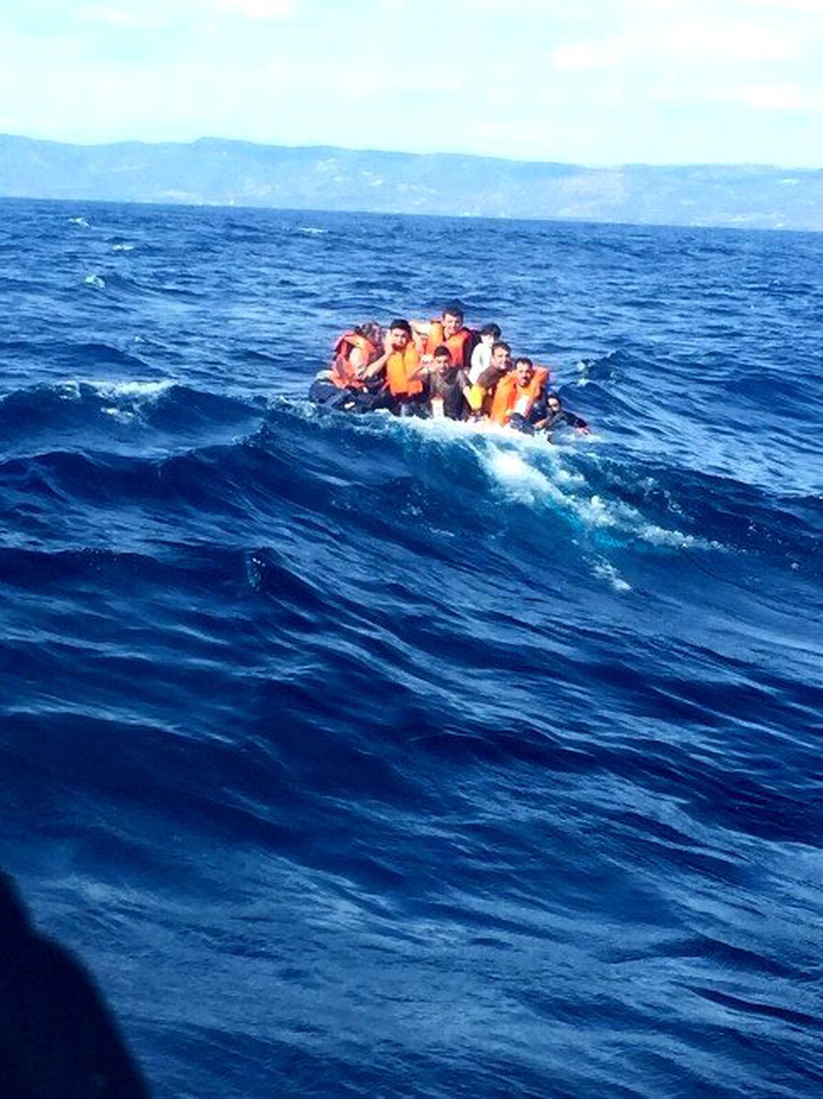 Ege'de Göçmen Botu Battı: 2 Ölü