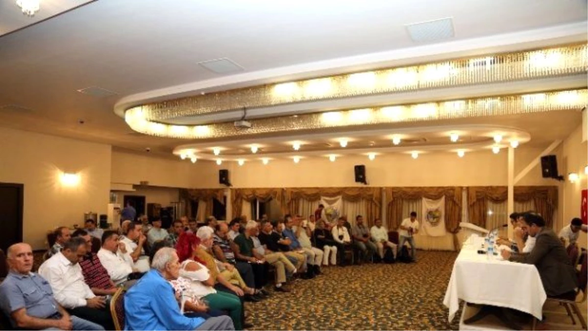 Gazeteciler Kızkalesi\'nde Mesleki Sorunları Tartıştılar