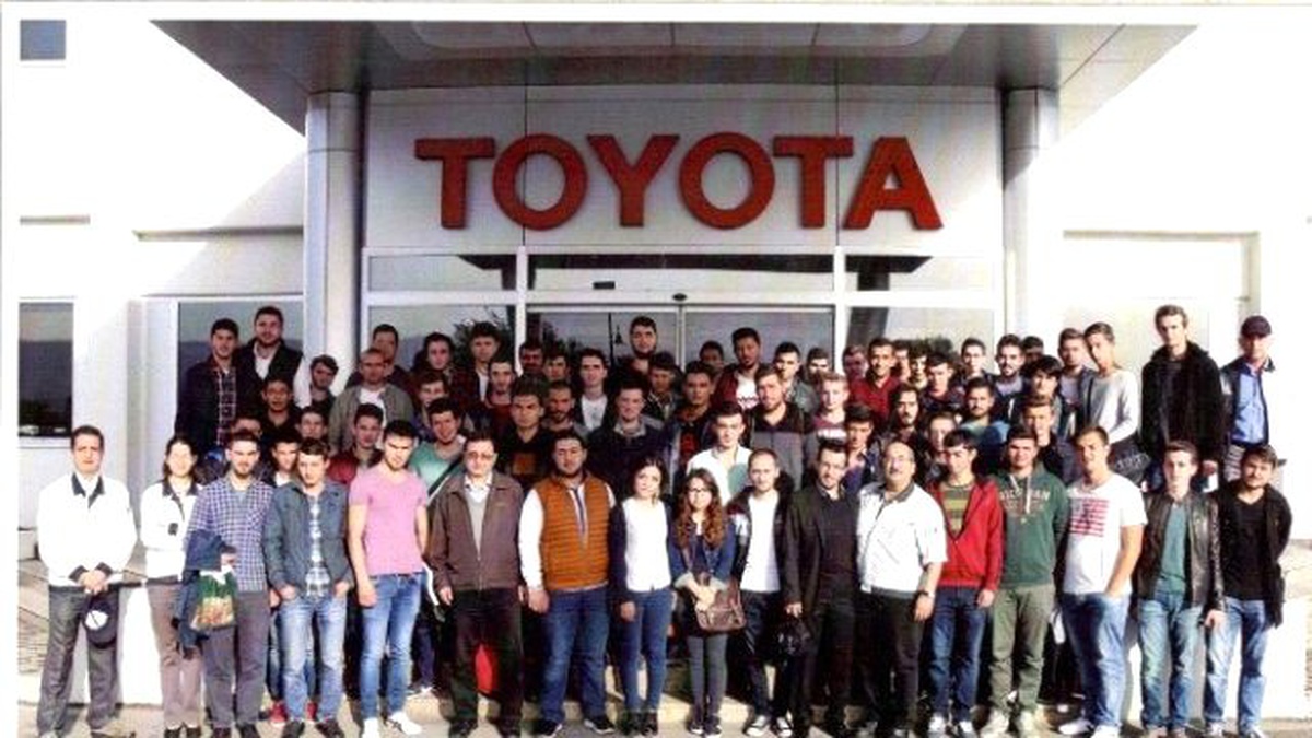 Geleceğin Sanayicileri Toyota Fabrikasını İnceledi
