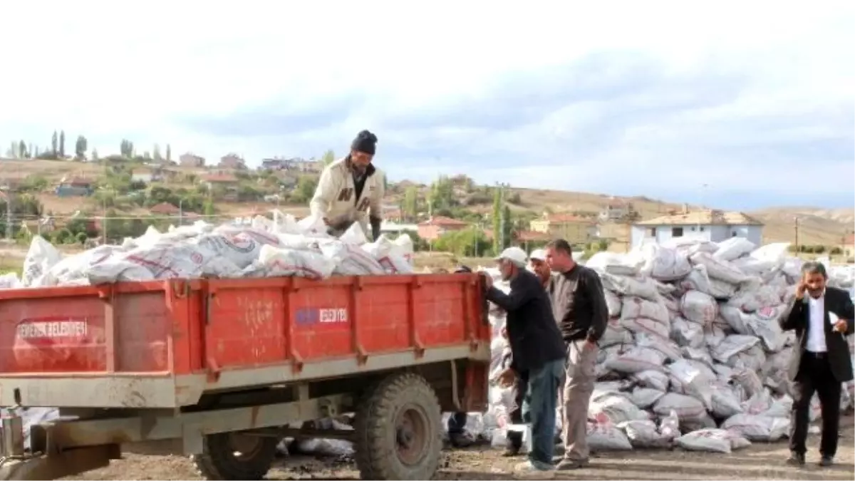 Gemerek\'te Bin Aileye Kömür Yardımı Yapıldı