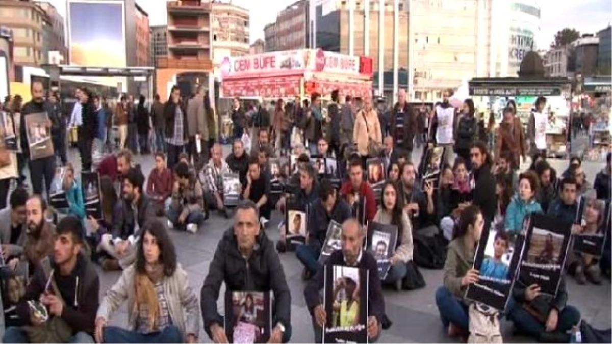Hdp\'liler Kadıköy İskele Meydanı\'nda "Barış İçin Oturma Eylemi" Yaptı