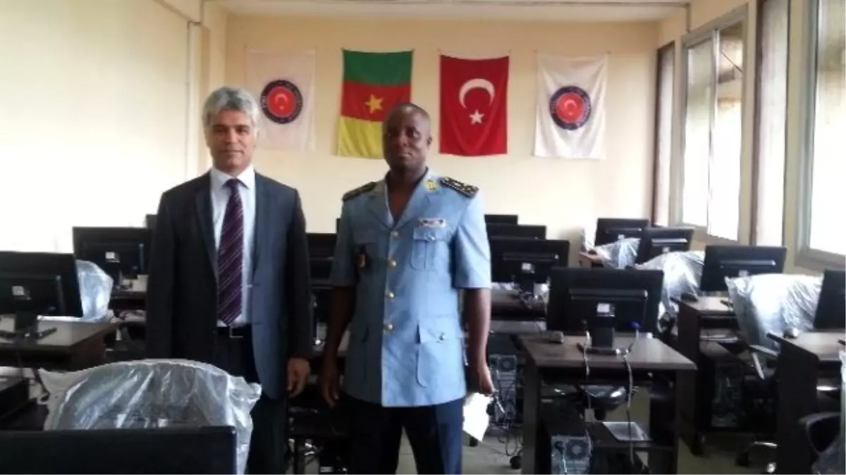 Kamerun Emniyet Genel Müdürlüğü\'ne Donanım Desteği