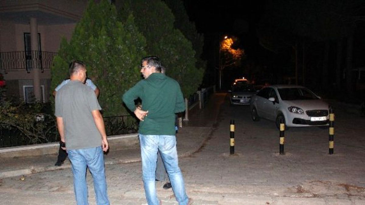 Köşeye Sıkışan Şüpheli Arabasını Bırakıp Kaçtı