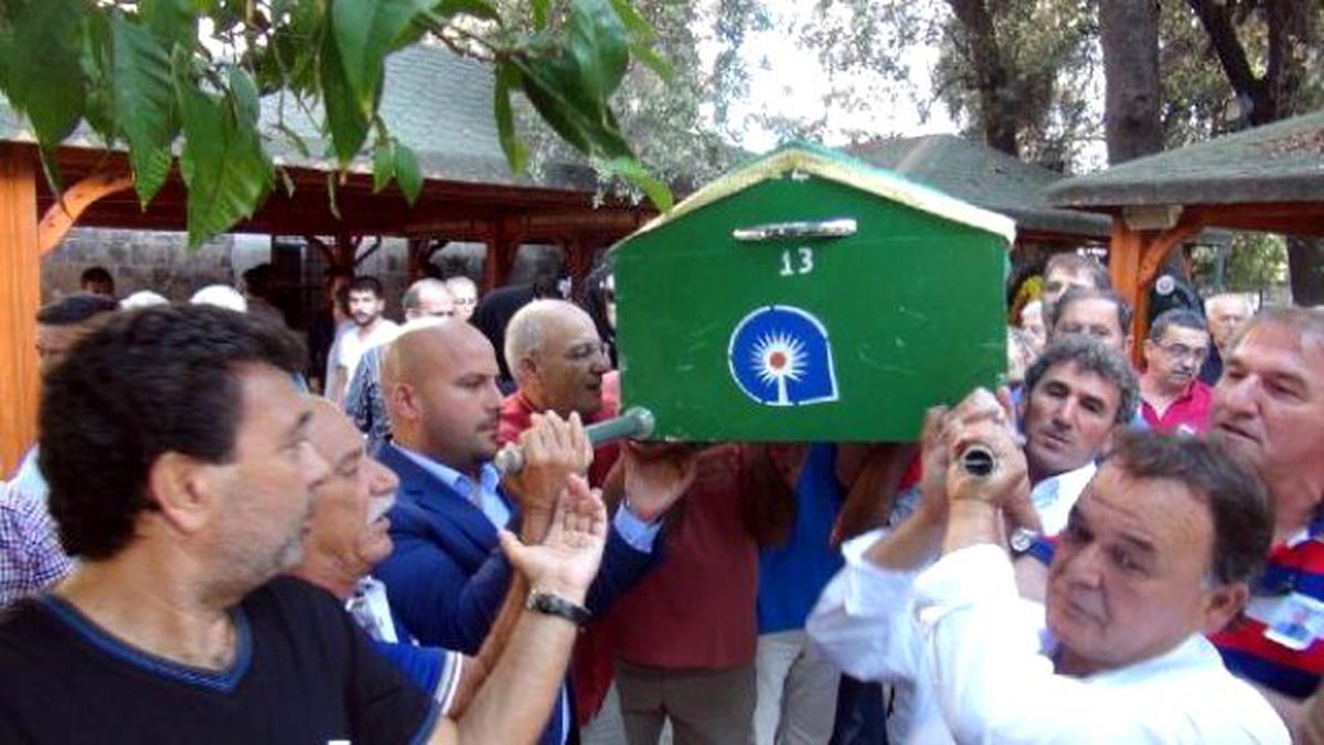 Manken Ece Gürsel\'in Babası Evinde Ölü Bulundu (3)