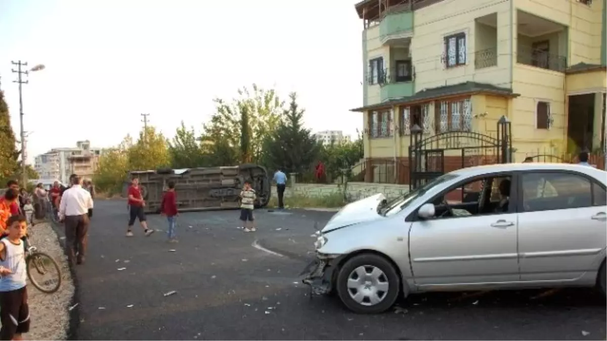 Öğrenci Servisi Takla Attı: 10 Yaralı