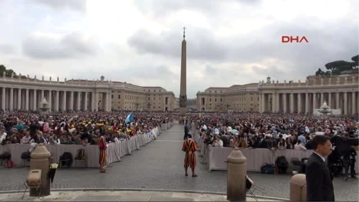 Papa, Vatikan?da Meydana Gelen Skandallardan Ötürü Özür Diledi
