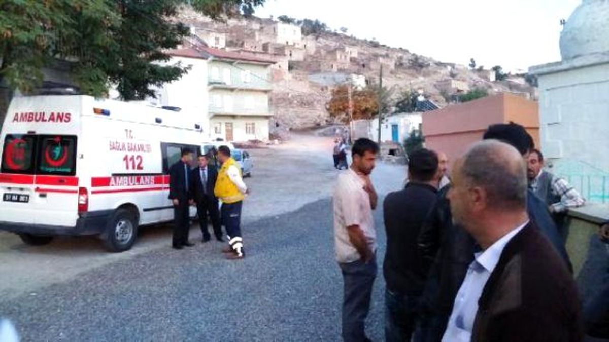 Şehit Polis Yusuf Diri\'nin Niğde\'deki Baba Evine Ateş Düştü
